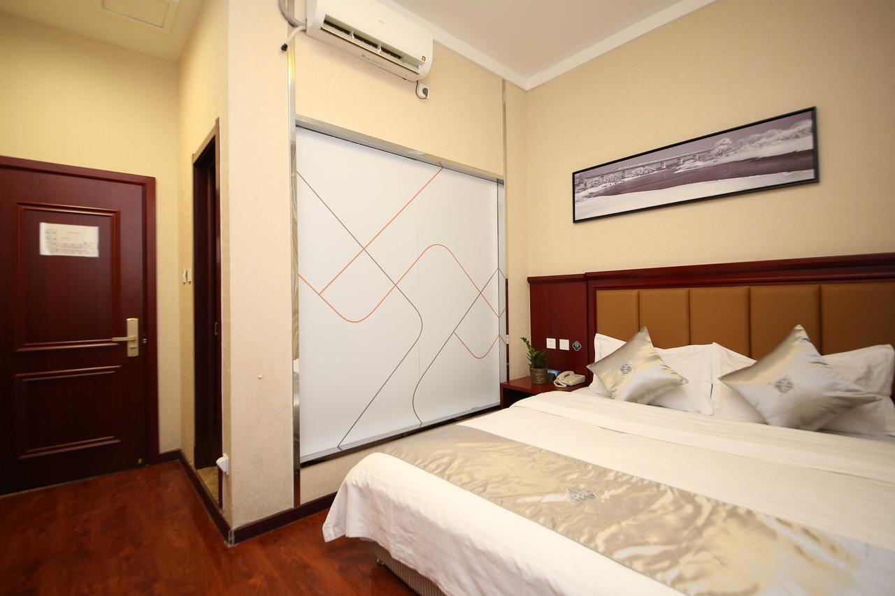 Chonpines Hotel Чанчун Екстериор снимка