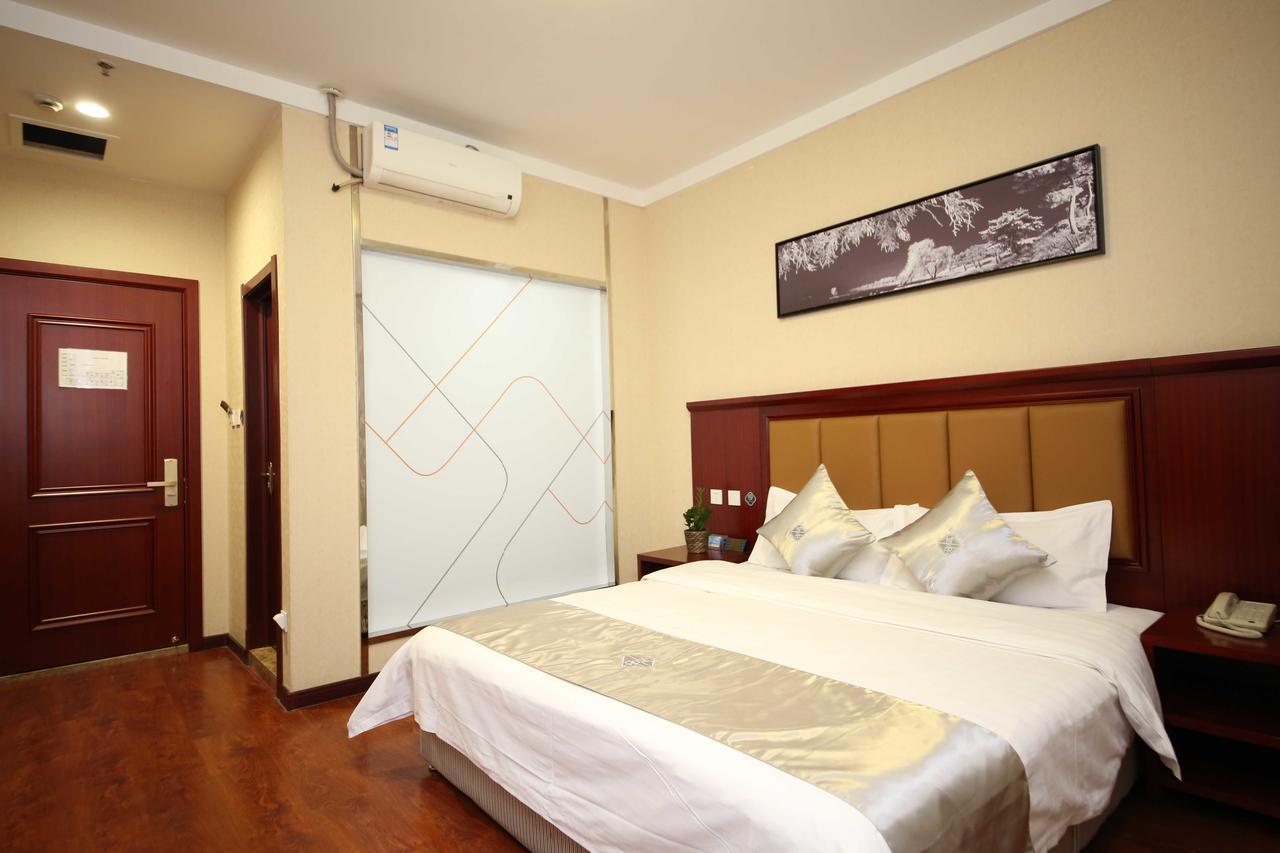 Chonpines Hotel Чанчун Екстериор снимка