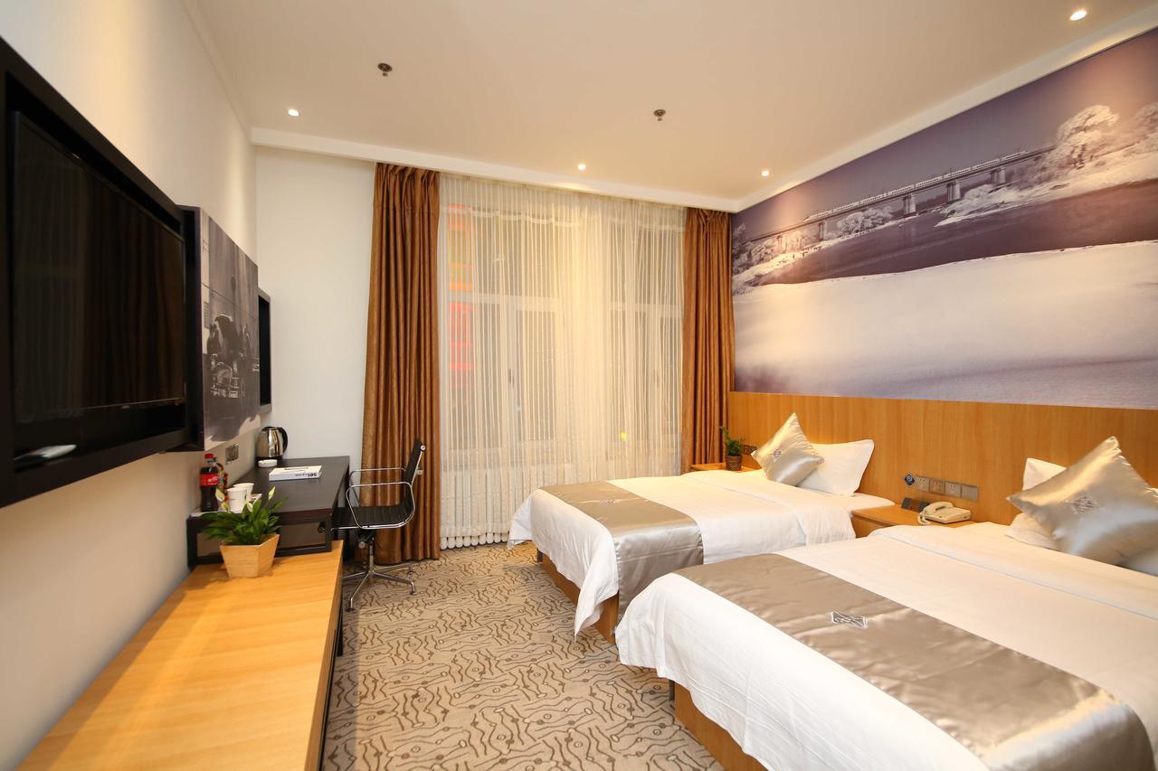 Chonpines Hotel Чанчун Екстериор снимка