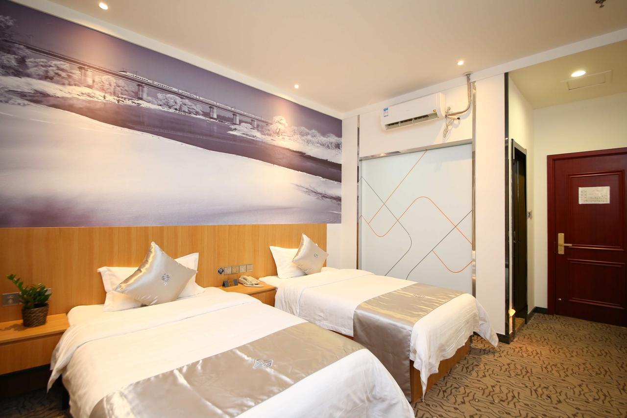Chonpines Hotel Чанчун Екстериор снимка